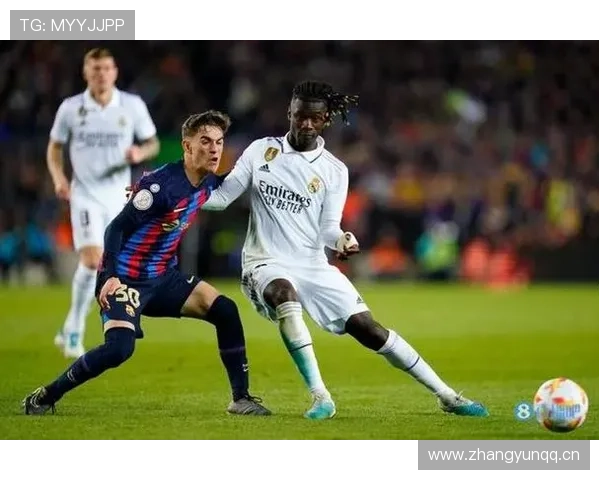 卡马文加客串左后卫的战术价值分析