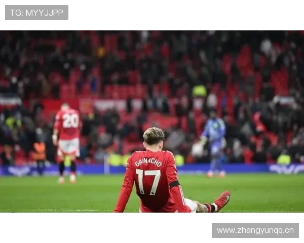 曼联引援砸2亿资金,当前赛季阵容调整显现问题,整体表现稳定性面临考验 曼联引援砸2亿资金,当前赛季阵容调整显现问题,整体表现稳定性面临考验