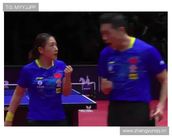 吕小军训练场上一脸严肃，转头居然偷偷吃瓜，这反差我服！