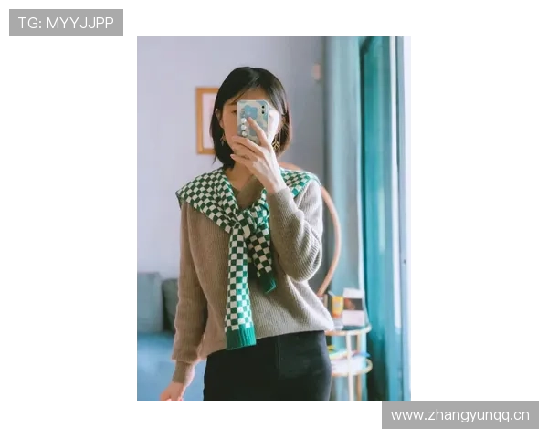 程语轩路人照：家居服随便一穿拎着天价包，我笑出声