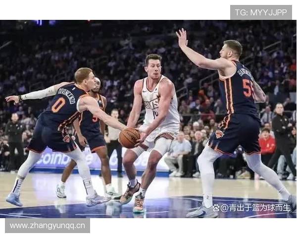 罗宾逊挡拆为布伦森制造错位,较无他时篮下效率飙升 罗宾逊挡拆为布伦森制造错位,较无他时篮下效率飙升